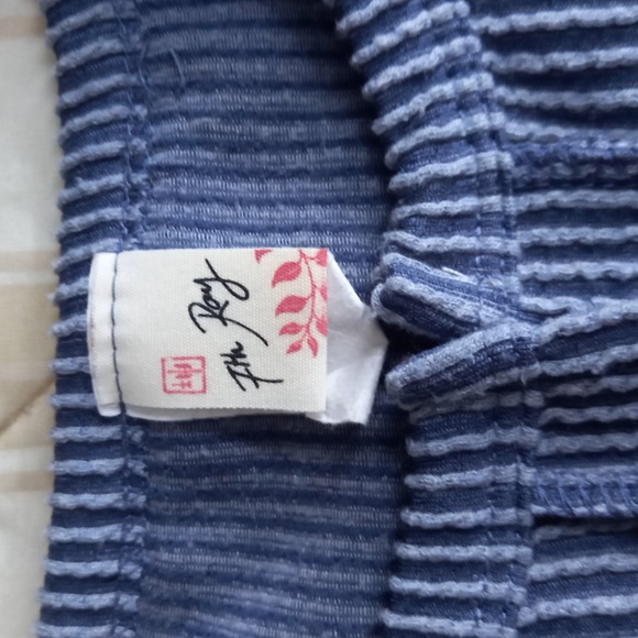 Comfy Ribbed Material Top - Picture 2 of 9